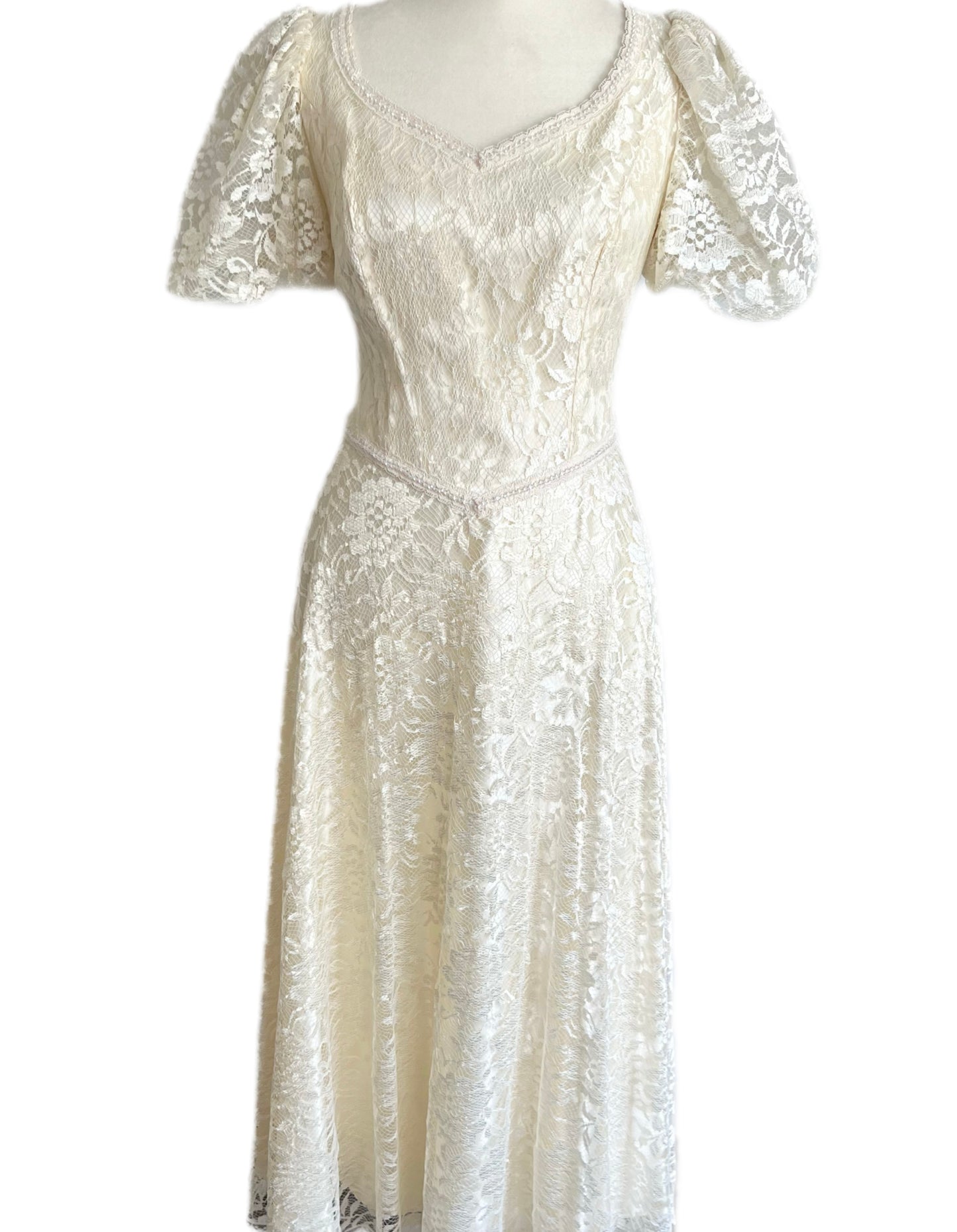 VINTAGE 1970 LACE WEDDING DRESS