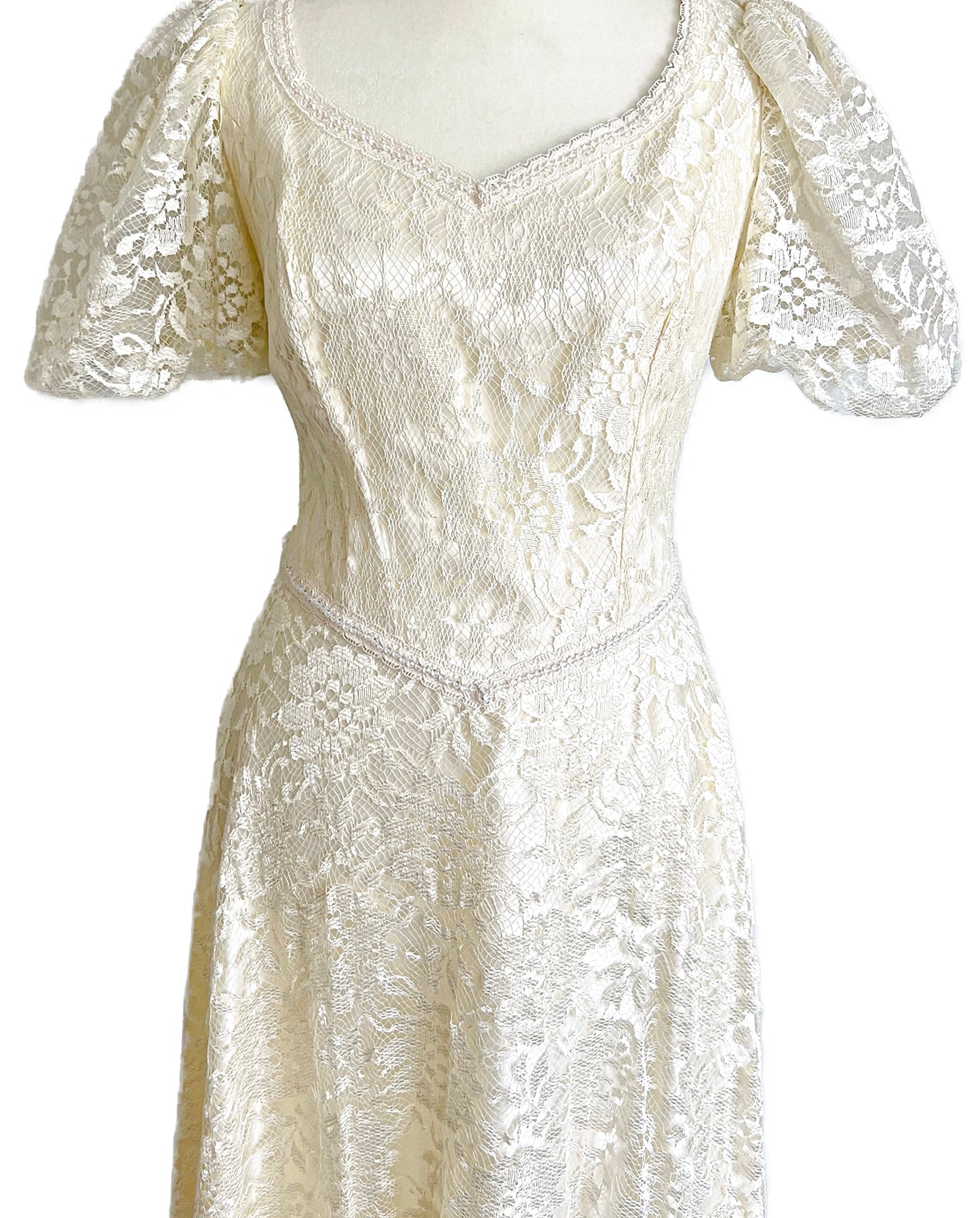 VINTAGE 1970 LACE WEDDING DRESS