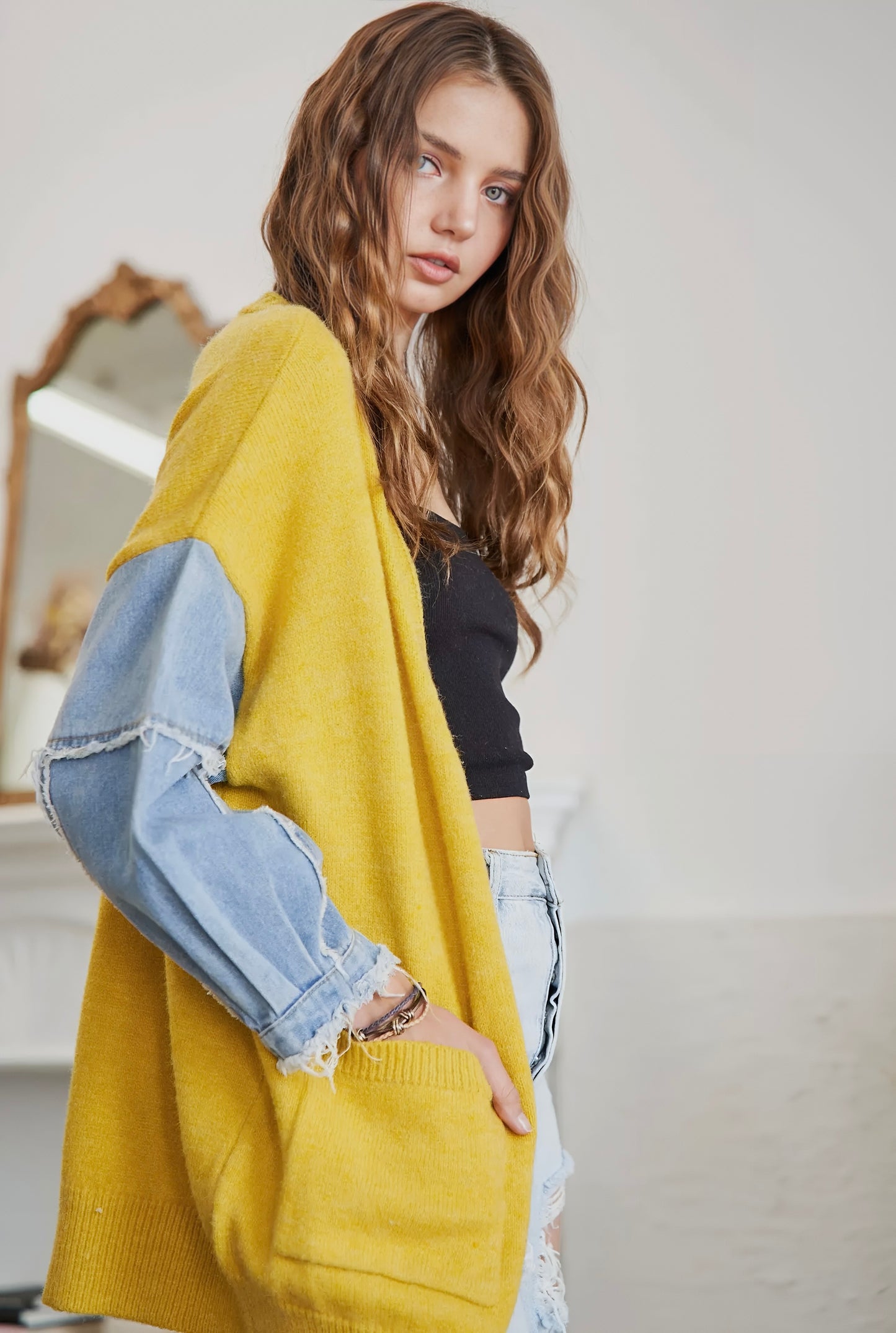 FRAYED COLOR BLOCK DENIM SLEEVE CARDIGAN